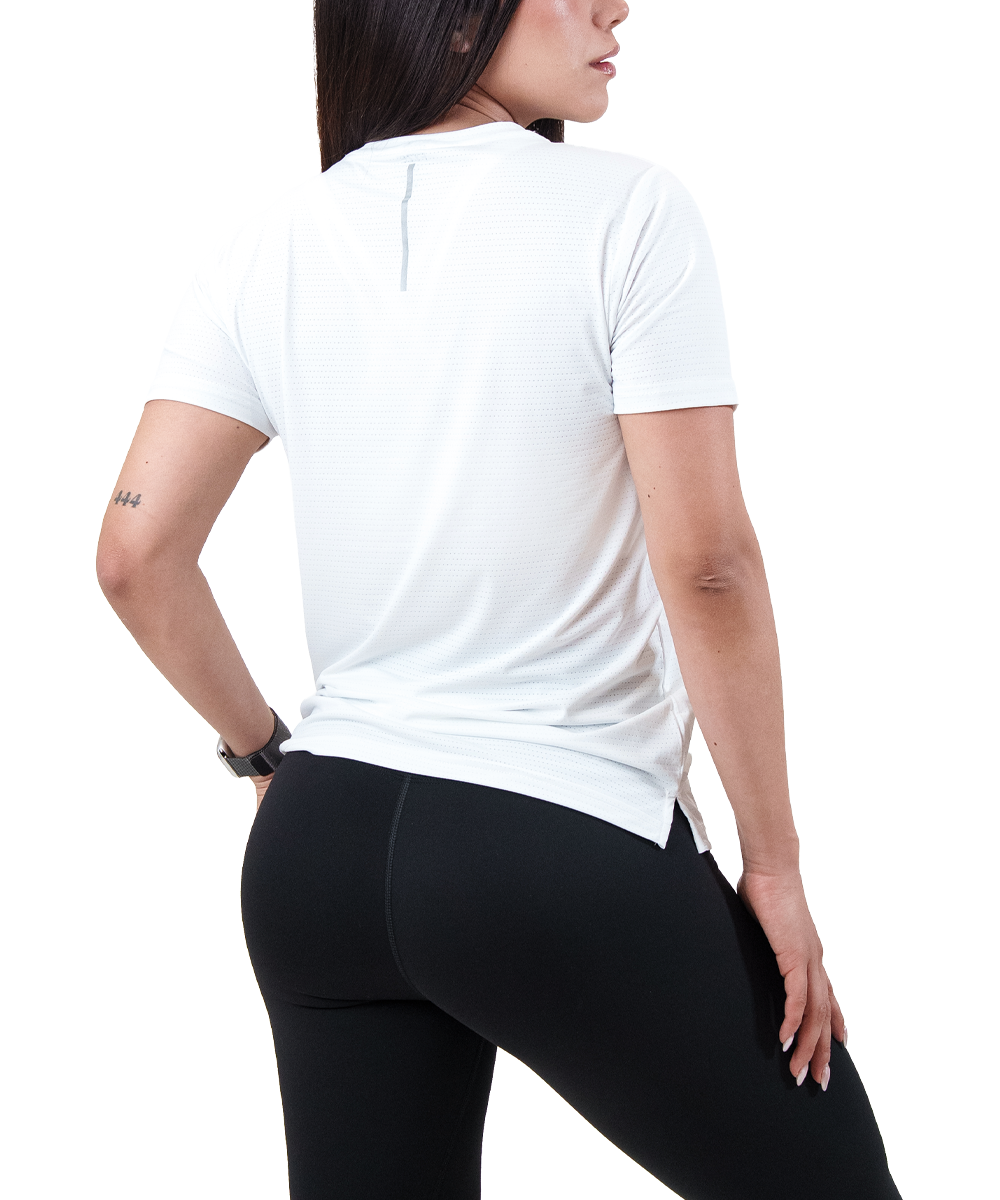Playera Fly Fit Blanca Fyze para mujer, vista de espalda