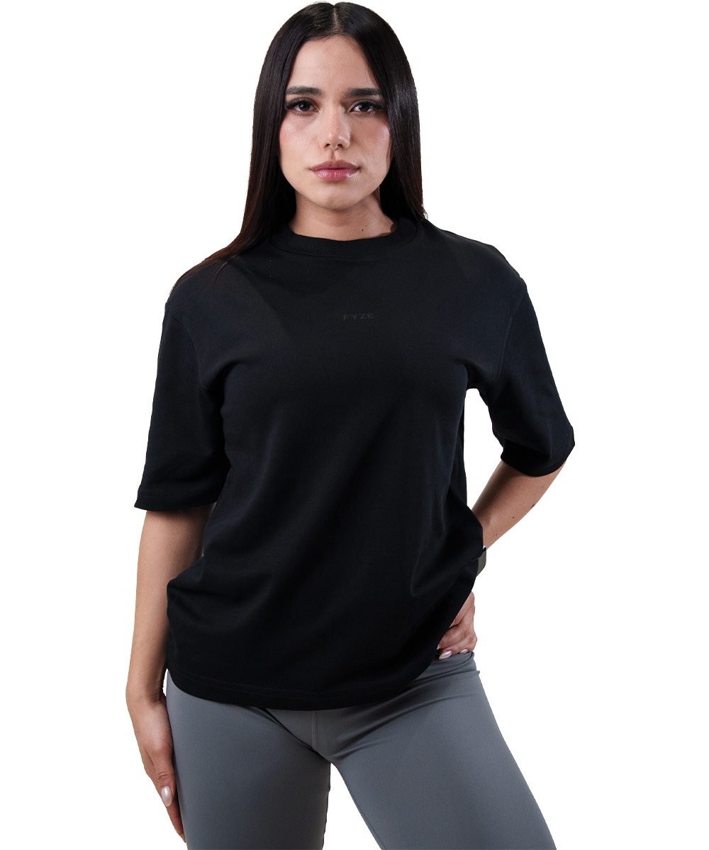 Playera Boxy Negra Fyze para mujer, vista de frente
