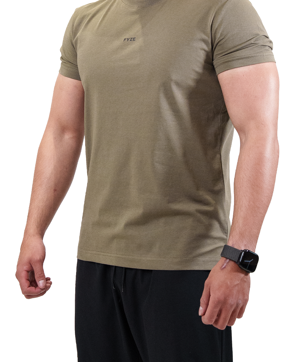 Playera Slim Fit Caqui Fyze, vista lateral