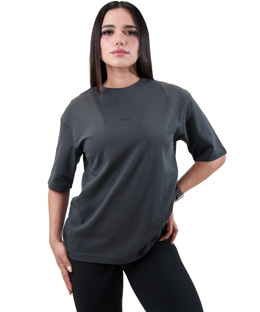 Playera Boxy Gris Oscuro Fyze para mujer, vista de frente