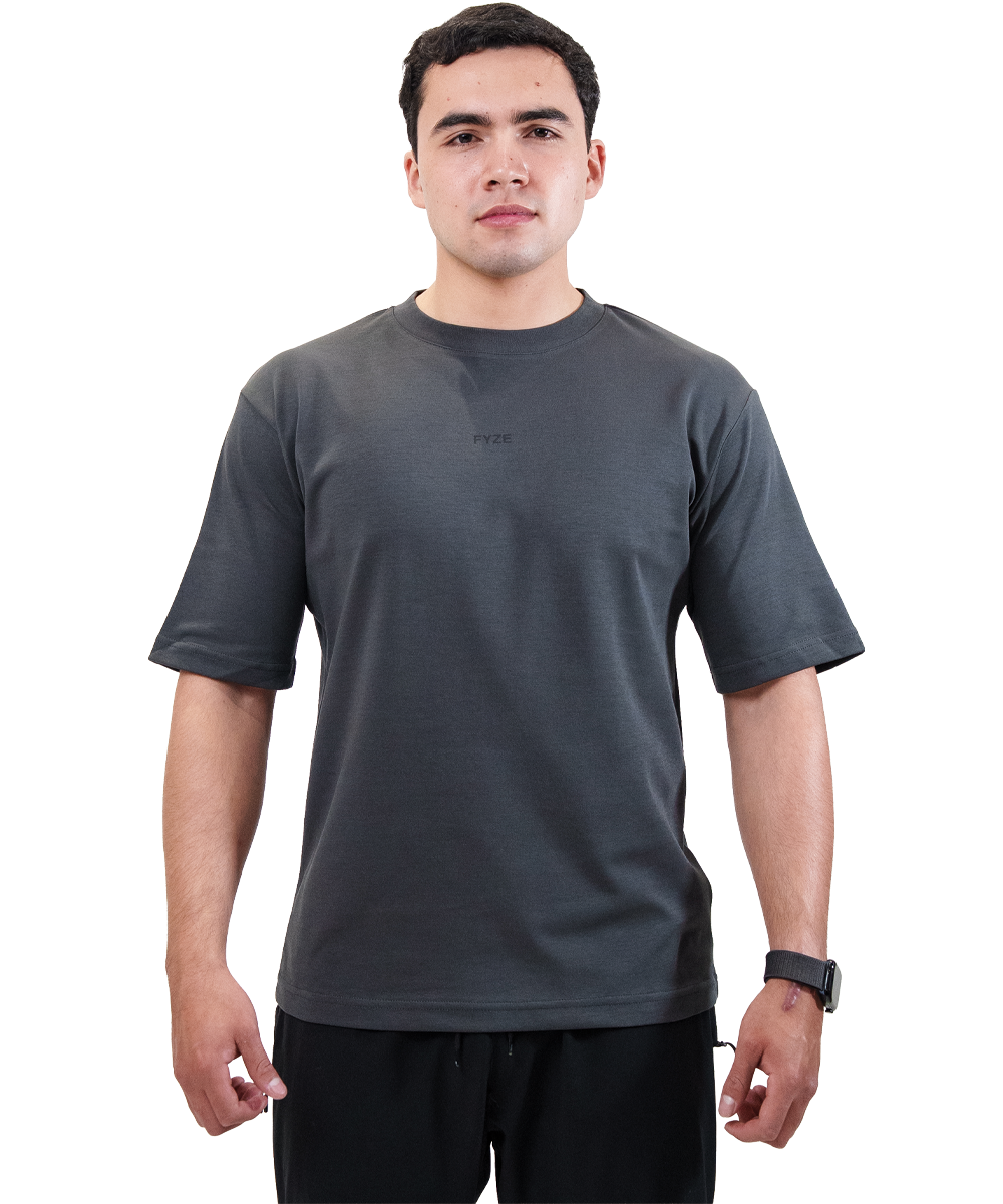 Playera Boxy Gris Oscuro Fyze, vista de frente