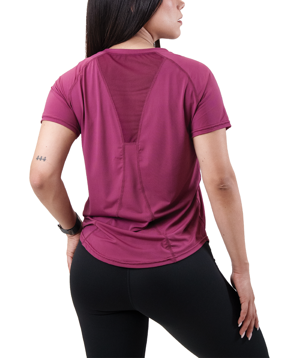 Playera Panel Mujer Magenta, espalda con panel de malla