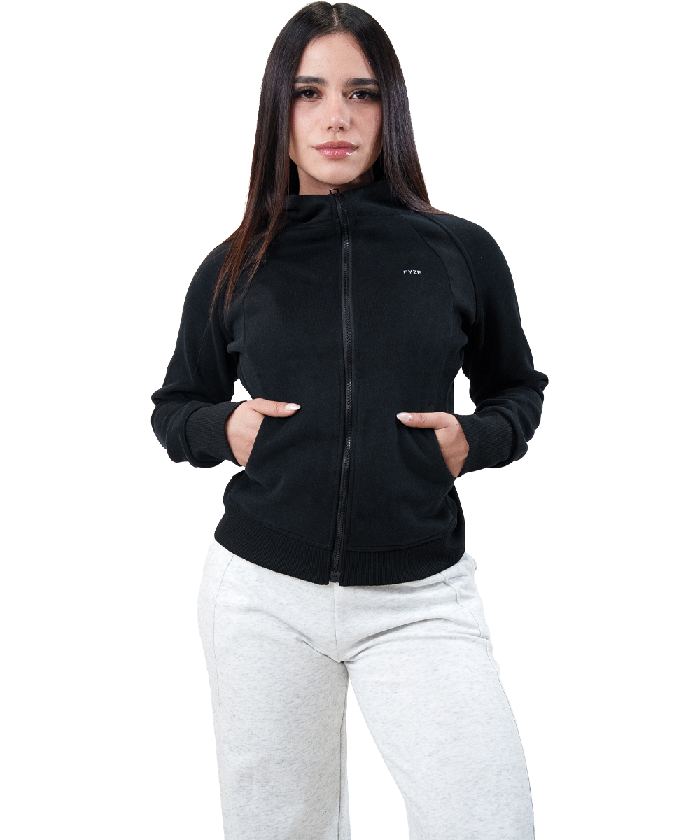 Cotton Jacket Mujer Negra Fyze, con pants blanco