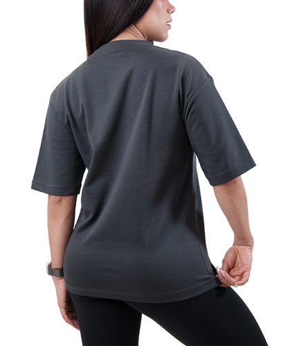 Playera Boxy Gris Oscuro Fyze para mujer, vista de espalda